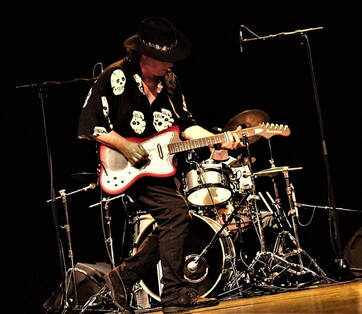 Australian blues guitarist, Gerry Joe Weise at the Blues Festival in Laon, 1967 Danelectro Hornet Streamline guitar.