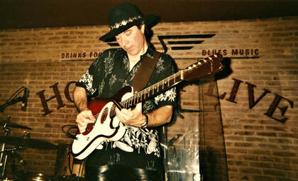 Australian blues guitarist, Gerry Joe Weise at the House Of Live in Paris, vintage 1964 Silvertone guitar.